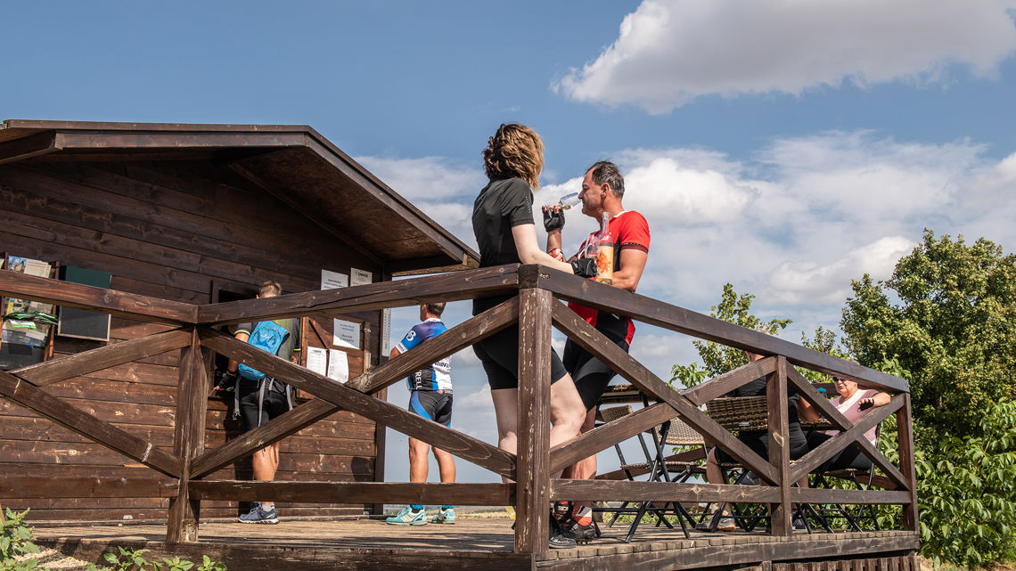 Ochutnávkový stánek na vinici Peklo v Šatově