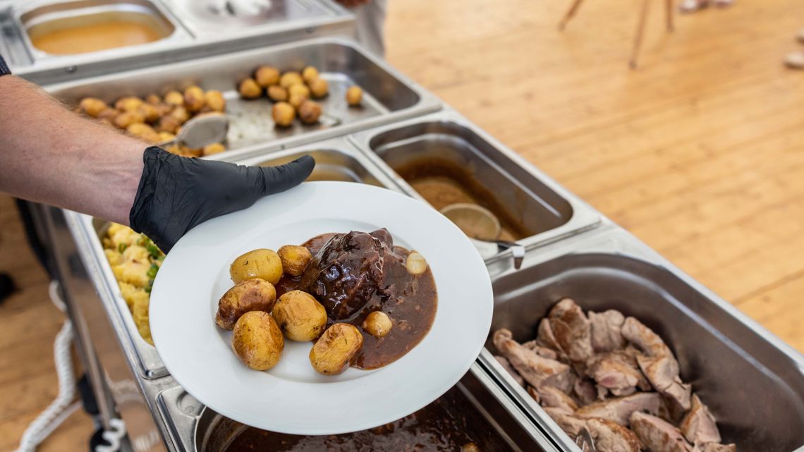 Bohatý raut v Louckém klášteře v rámci Jarního putování po vinicích 