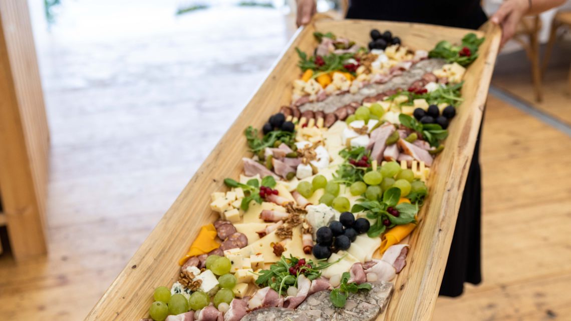 Bohatý raut v Louckém klášteře v rámci Jarního putování po vinicích 