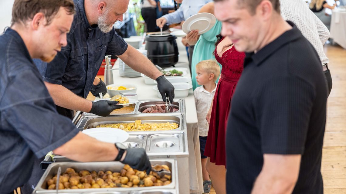 Bohatý raut v Louckém klášteře v rámci Jarního putování po vinicích 